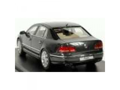Модель автомобиля Volkswagen Phaeton, Scale 1:43, Mocca Anthracite Pearl Effect от VAG Модель автомобиля Volkswagen Phaeton, Scale 1:43, Mocca Anthracite Pearl Effect